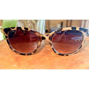 Oleg Cassini Oversize Tortoise Sunglasses Stylish Preppy Vacation Cruise